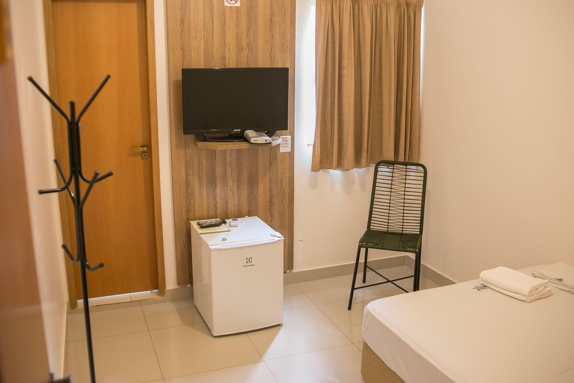 M & A Hotel Гояния Екстериор снимка