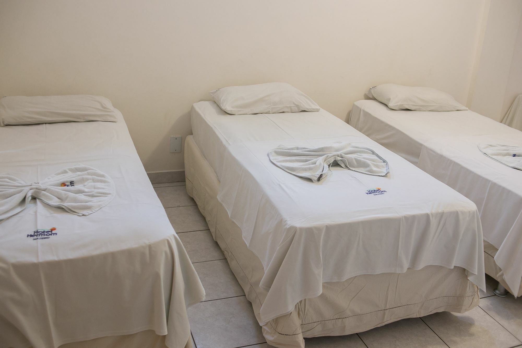 M & A Hotel Гояния Екстериор снимка